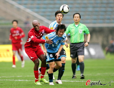 重庆力帆主场胜出，成功挫败大连人反弹势头的简单介绍