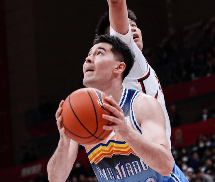 关于上海队客场击败新疆悍将刘炜砍下分的信息