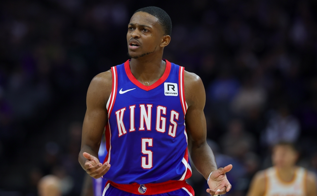 老鹰主场战胜国王，取得常规赛首胜