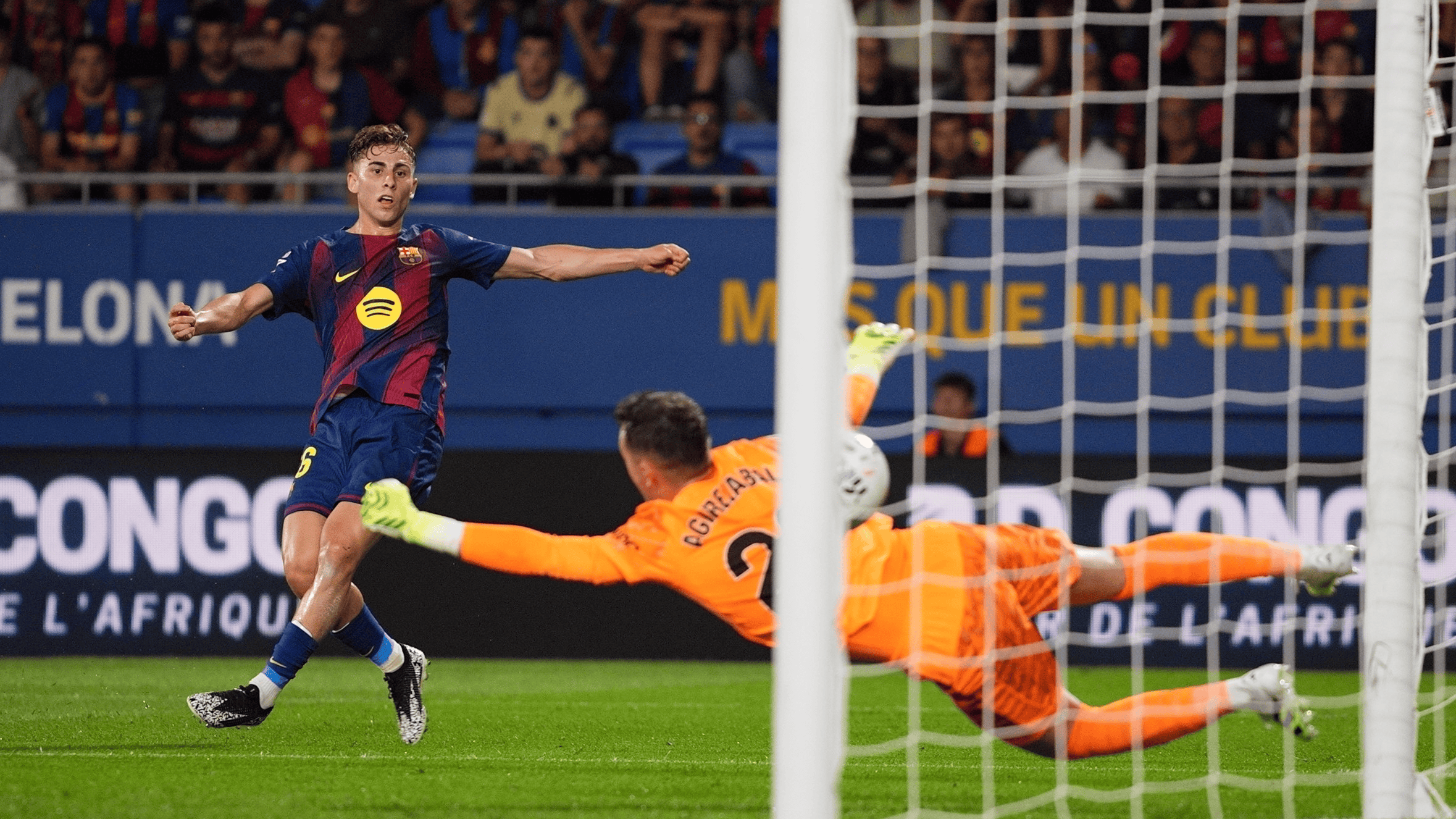 包含瓦伦西亚备战重要比赛，球员积极训练的词条