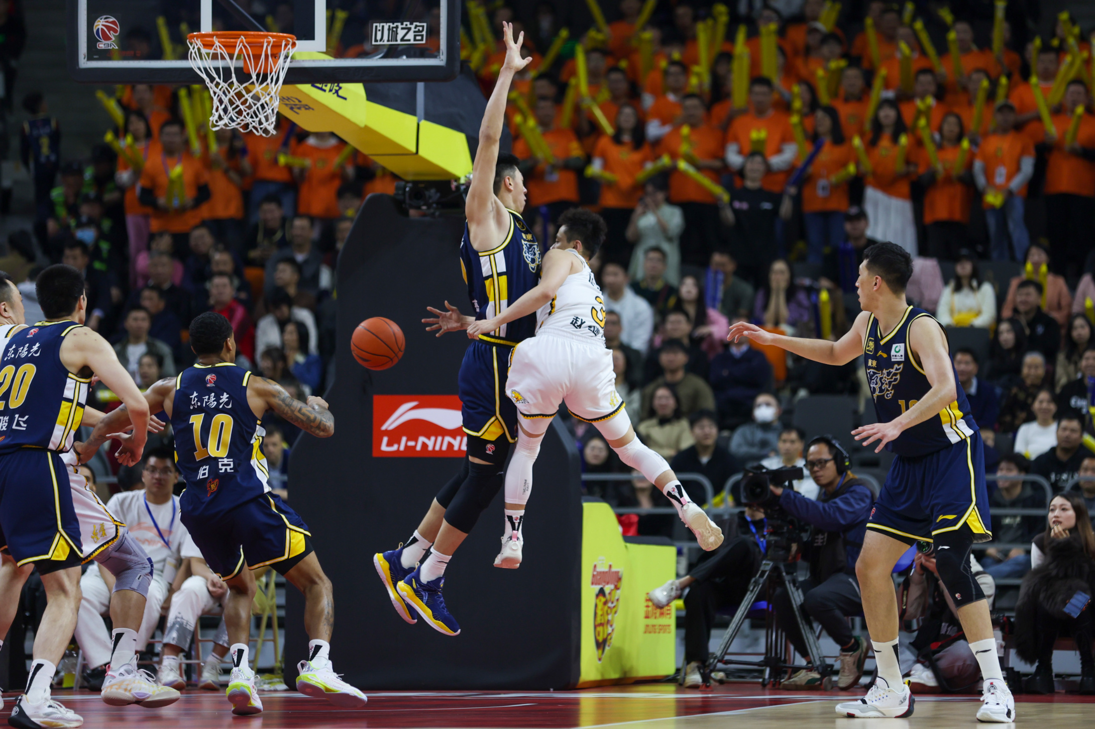 江苏龙狮将挑战辽宁精英，实力对抗引人注目