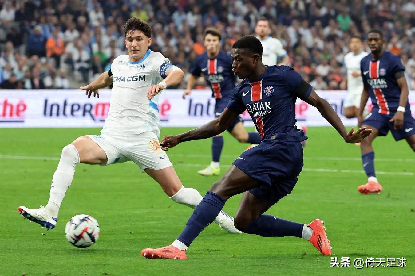 汉堡主场击败勒沃库森，豪取三分