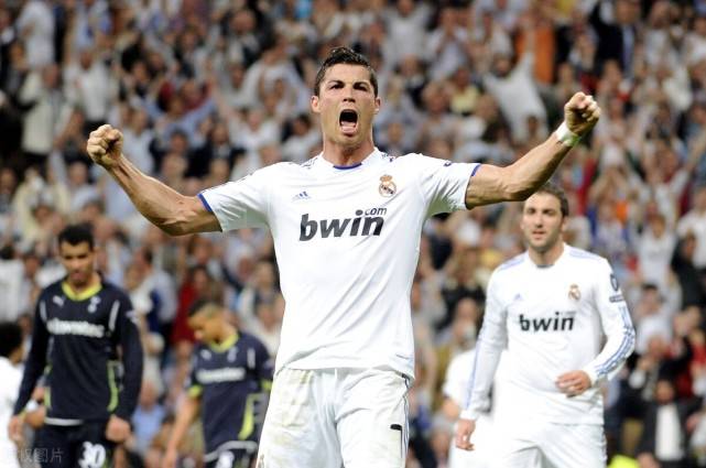 包含阿贾克斯逼平，为出线加油助威的词条