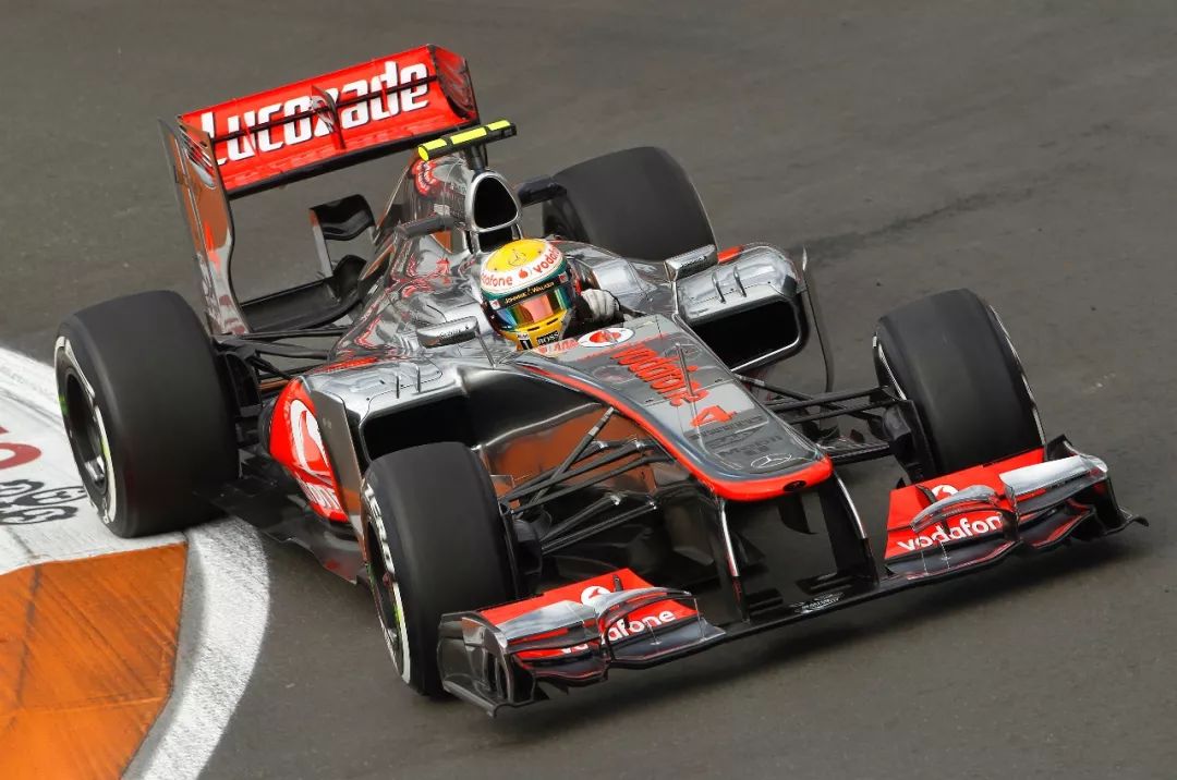 雷诺车队完胜索伯车队，拉塞尔统治全场的简单介绍