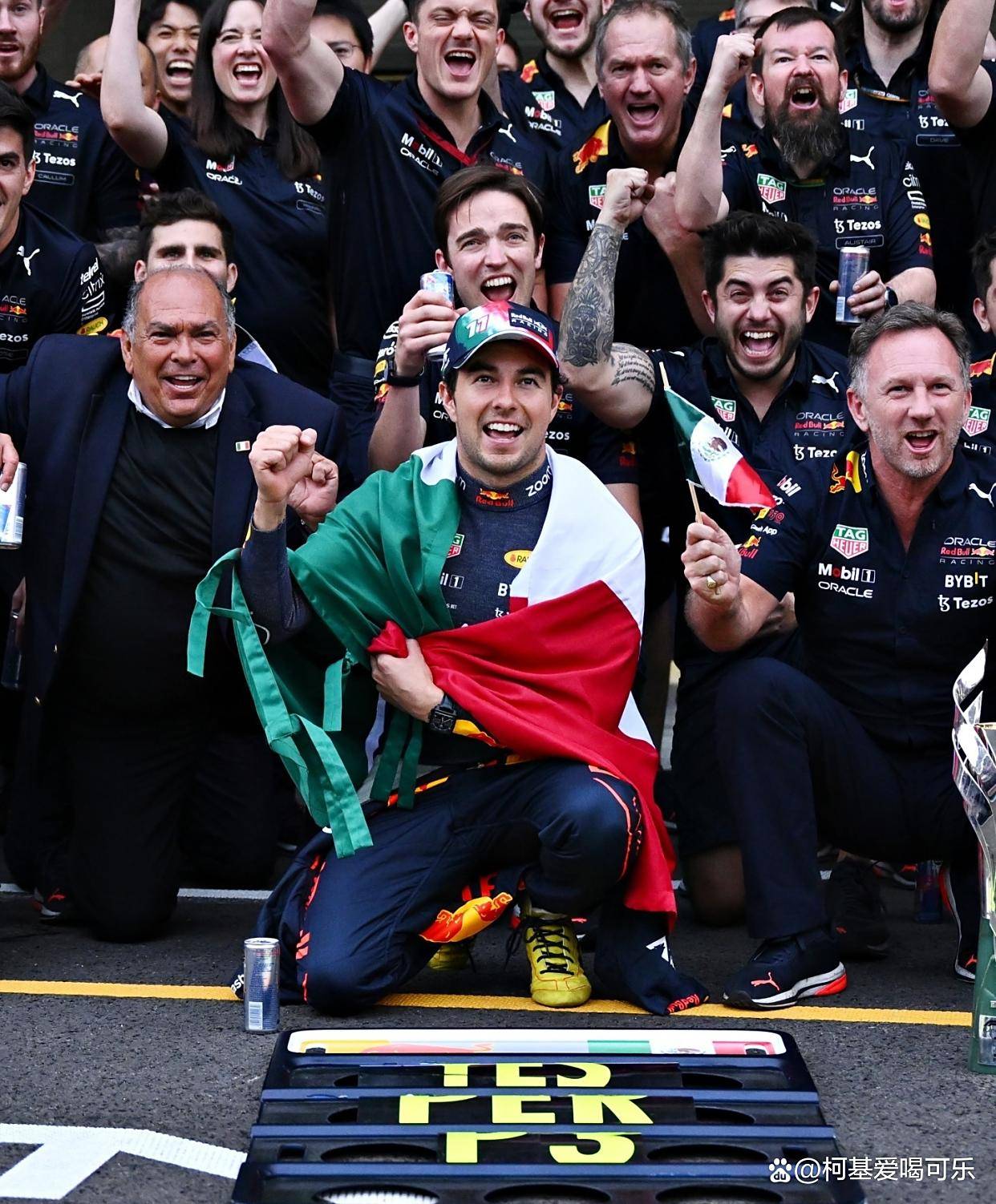 红牛车队完胜迈凯伦，佩雷兹统治全场的简单介绍