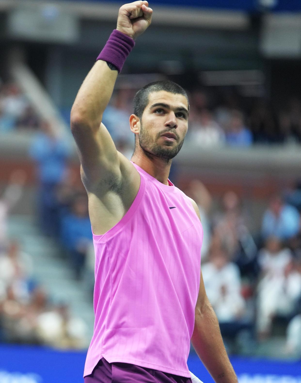 包含戴维斯杯完胜年终总决赛，阿尔卡拉斯关键制胜的词条